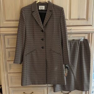 Le Suit Black and Tan Geometric Blazer and Skirt Set